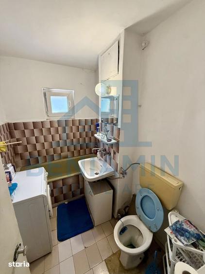 Apartament cu 2 camere decomandat în Rovine