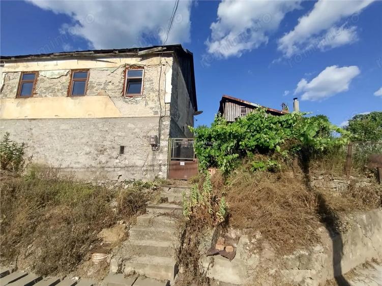 Casă cu 2 camere cu Teren 575 Mp în Vest