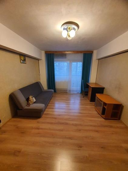 Apartament cu 2 camere semidecomandat în Berceni