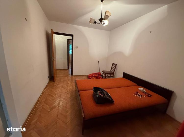 Apartament cu 3 camere semidecomandat în Dristor