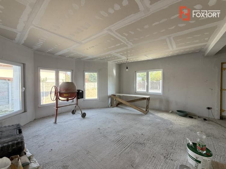 Casă individuală cu 5 camere cu Canalizare în Săcălaz