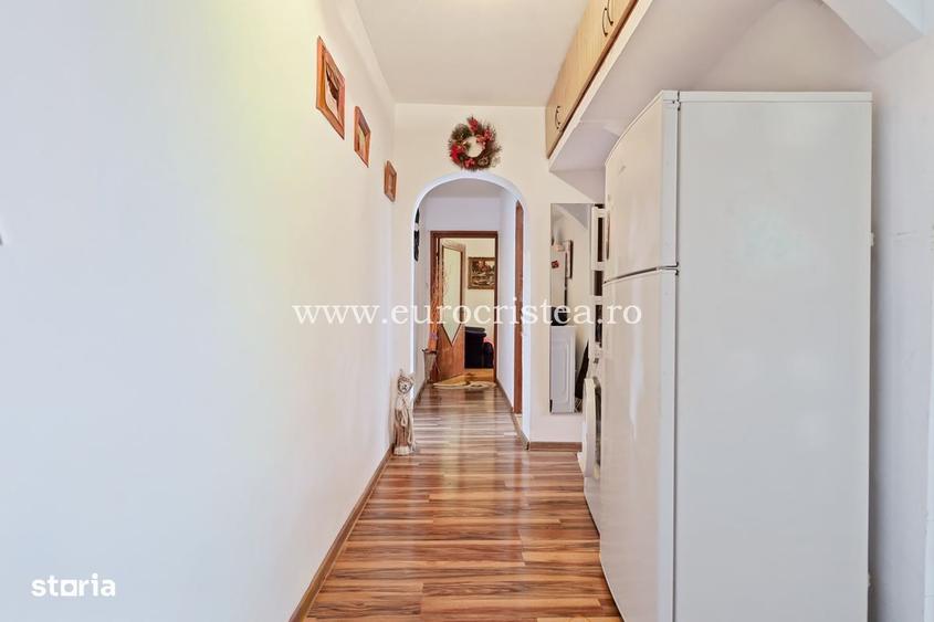 Apartament cu 4 camere semidecomandat în Central
