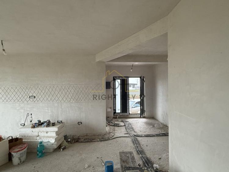 Casă individuală cu 4 camere cu Teren 400 Mp în Săbăreni