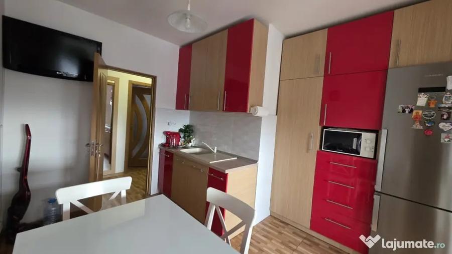 Apartament cu 3 camere decomandat în Ultracentral