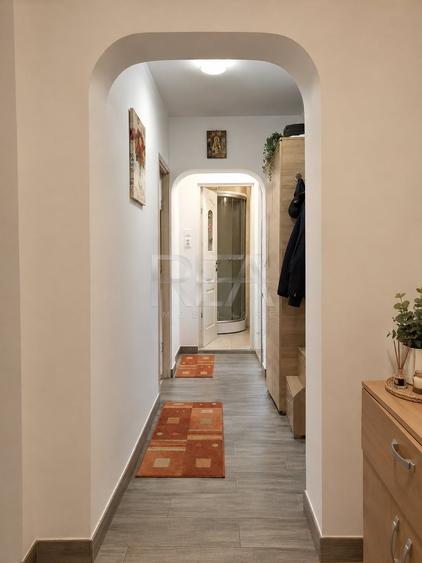 Apartament cu 4 camere semidecomandat, mobilat în Sebastian