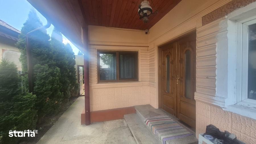 Casă cu 4 camere cu Teren 500 Mp în Săvinești