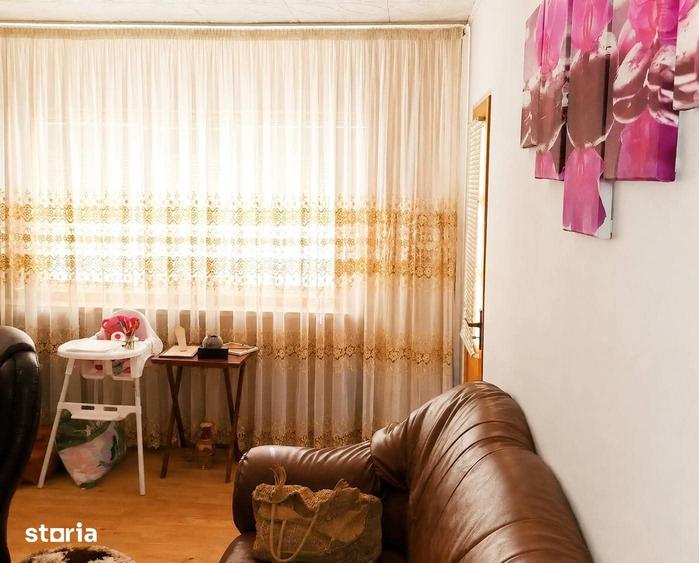 Apartament cu 3 camere decomandat în Sud