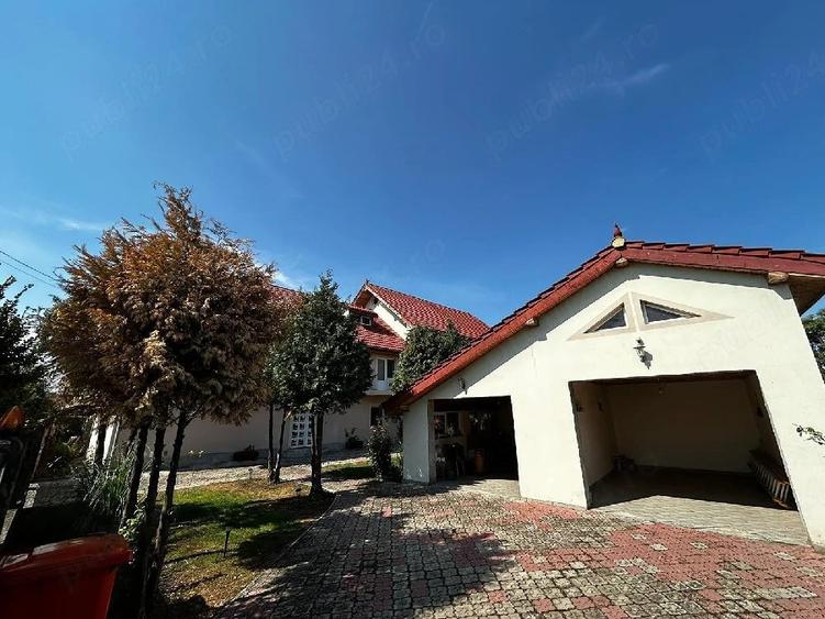 Casă cu 12 camere cu Teren 770 Mp în Central