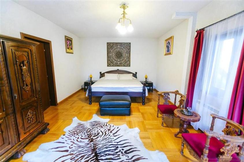 Casă cu 8 camere cu Teren 1200 Mp în Moroieni