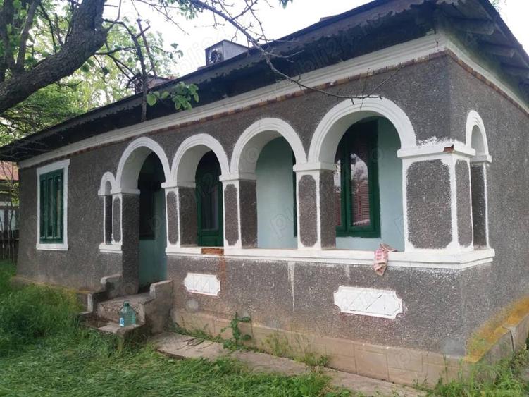 Casă cu 4 camere cu Teren 1450 Mp în Râmnicelu