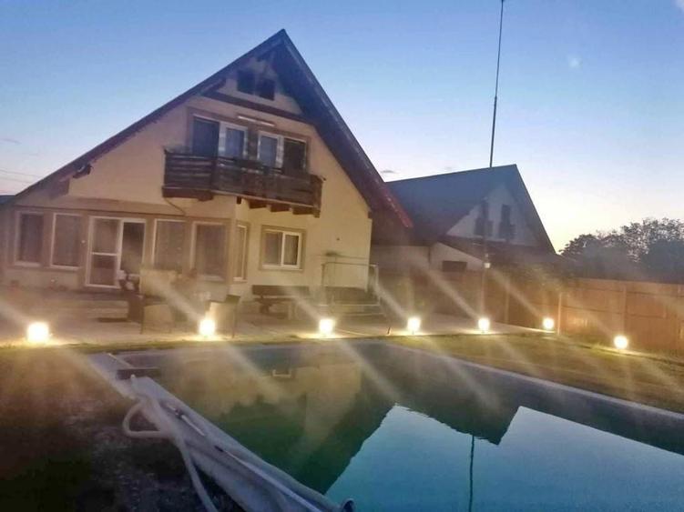 Casă individuală cu 4 camere cu Piscina în Becicherecu Mic