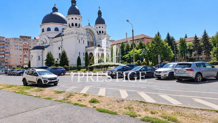 Apartament cu 3 camere decomandat în Mihai Viteazul