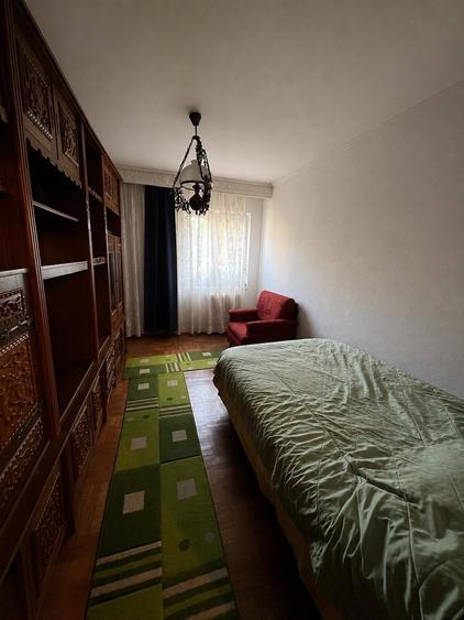Apartament cu 3 camere semidecomandat în Trivale