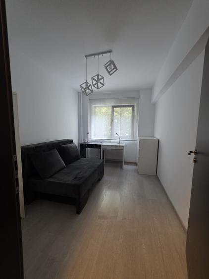 Apartament cu 3 camere decomandat în Berceni