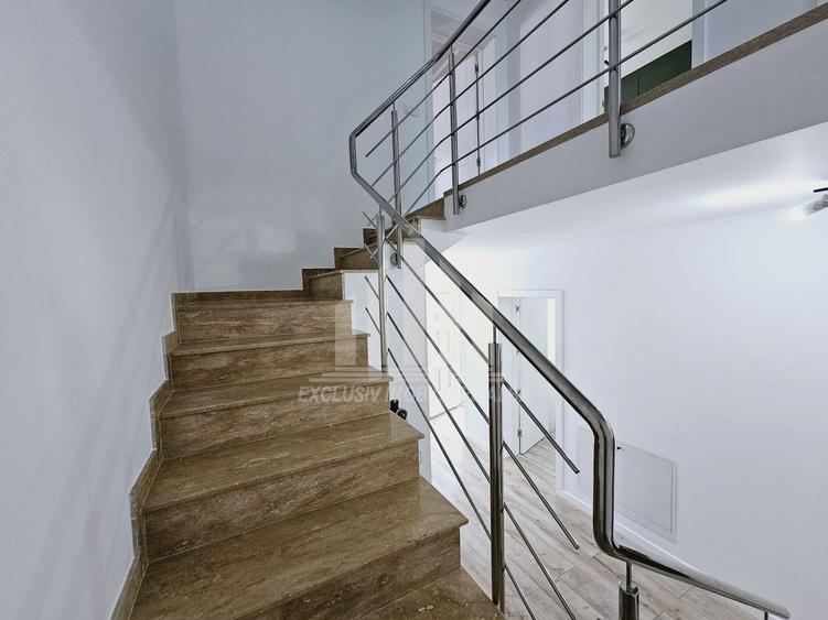 Duplex cu 4 camere cu Canalizare în Cetate