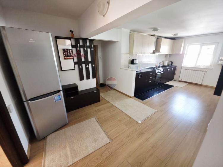 Apartament cu 3 camere decomandat, mobilat în Central