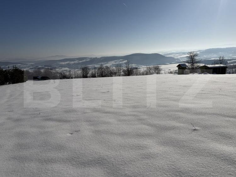 Teren de 1000 mp, în Românași