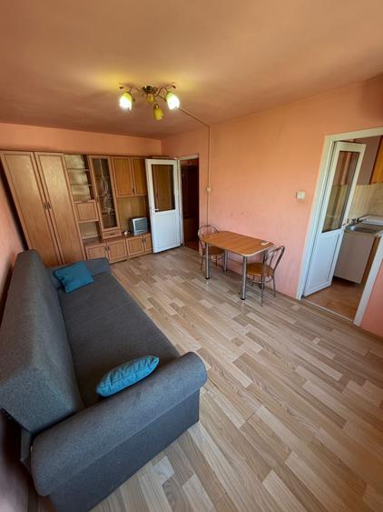 Garsonieră decomandată în Lipovei