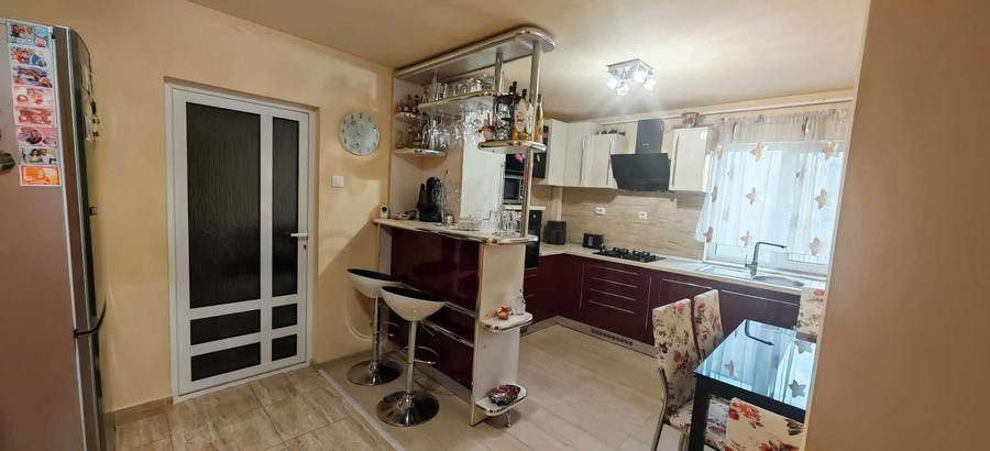 Apartament cu 4 camere semidecomandat în Central