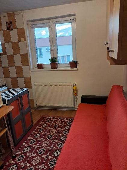 Apartament cu 2 camere nedecomandat, mobilat în Rahova
