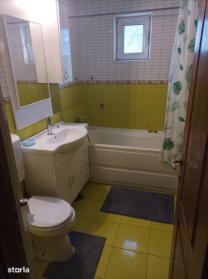Apartament cu 3 camere decomandat în Nicolina
