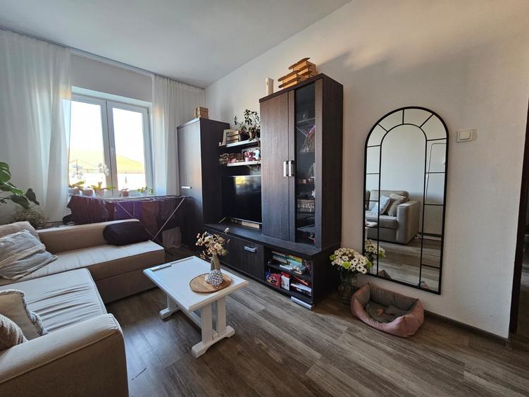 Apartament cu 2 camere decomandat, mobilat în Aeroport