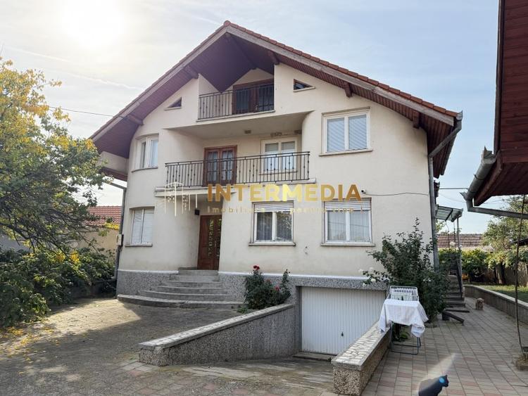 Casă individuală cu 10 camere cu Teren 4100 Mp în Vințu de Jos