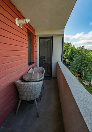 Apartament cu 3 camere decomandat, mobilat în Girocului