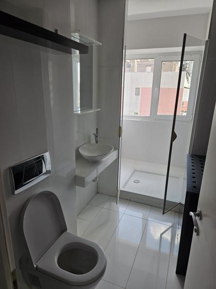Apartament cu 4 camere în Obor