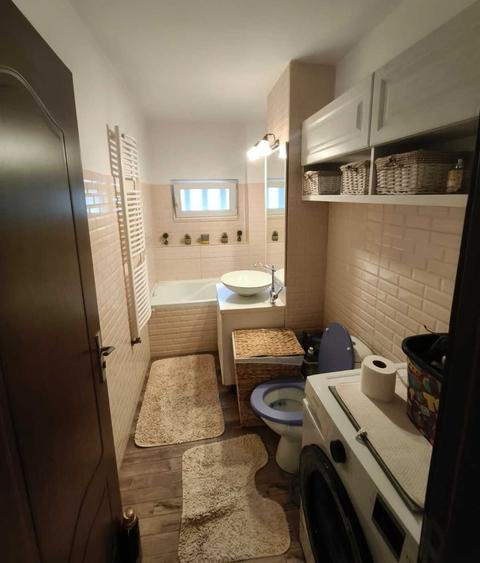 Apartament cu 3 camere semidecomandat în Ultracentral