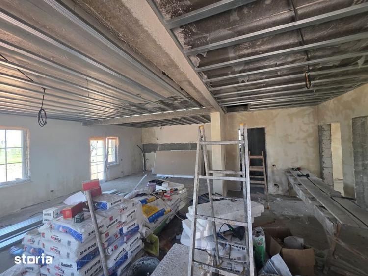 Casă cu 3 camere decomandat cu Teren 394 Mp în Central