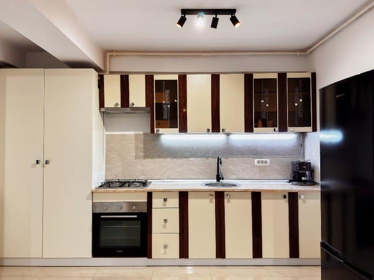 Închiriere Apartament 2 Camere, Zona Moinești (Gorjului/Valea Ialomiței) Parcare - 11