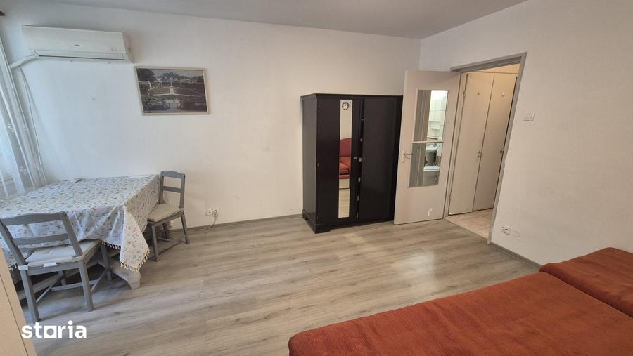 Apartament cu 4 camere semidecomandat în Ștefan cel Mare