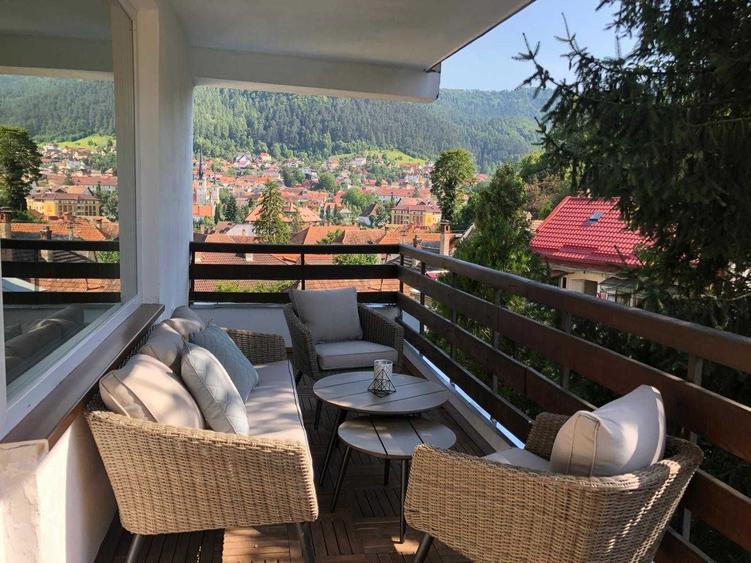 Apartament cu 4 camere, mobilat în Central