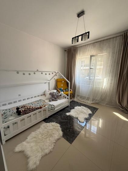 Apartament cu 3 camere decomandat, mobilat în Central