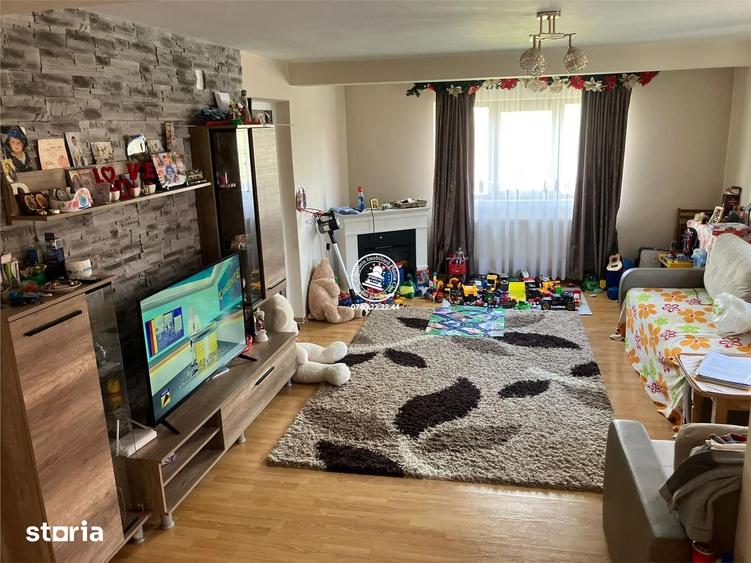 Casă cu 8 camere cu Teren 1172 Mp în Holboca