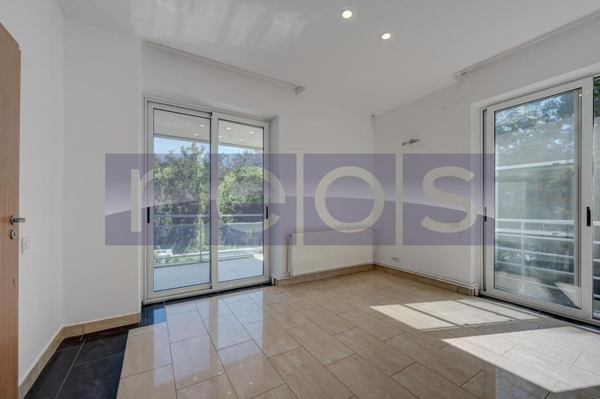 Apartament cu 4 camere decomandat în Primăverii