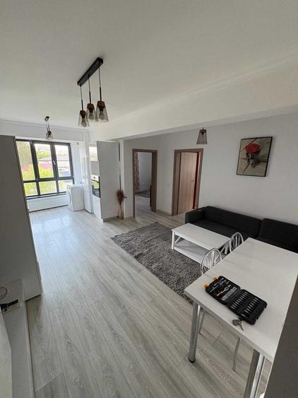 Apartament cu 3 camere semidecomandat în Central