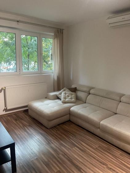 Apartament cu 2 camere semidecomandat în P-ța Victoriei