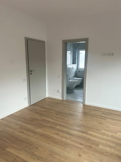 Duplex cu 4 camere cu Canalizare în Florești