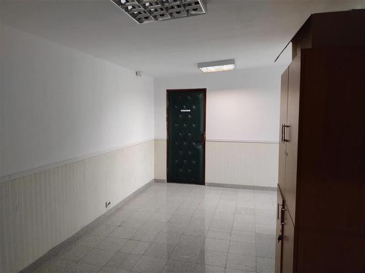 Spațiu industrial, de 1,500 mp, în Central