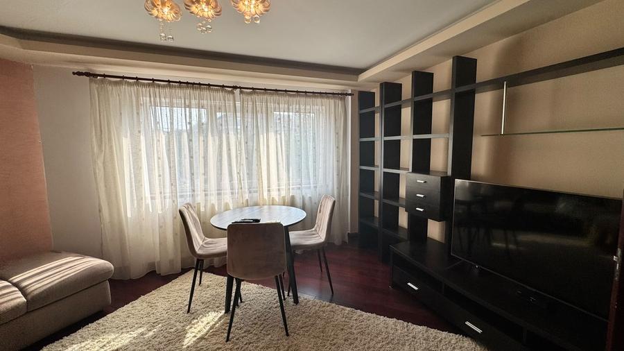 Apartament cu 3 camere decomandat în Decebal