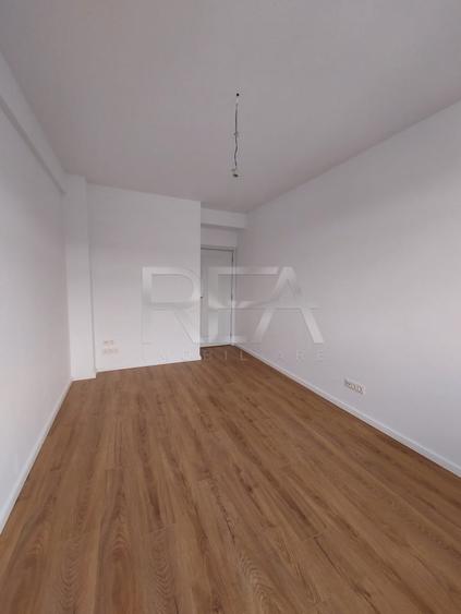 Apartament cu 4 camere semidecomandat în Sisești