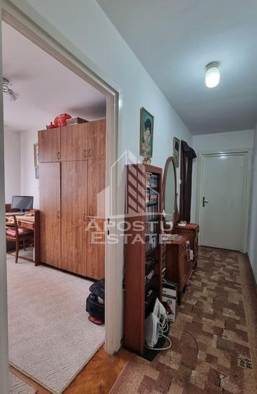Apartament cu 3 camere semidecomandat, mobilat în Circumvalațiunii