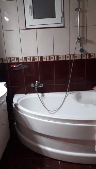 Apartament cu 3 camere decomandat în Berceni