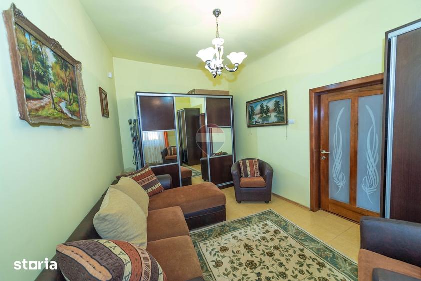 Casă cu 6 camere cu Teren 1000 Mp în Central