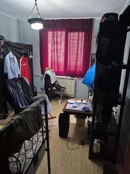 Apartament cu 3 camere semidecomandat în Crângași