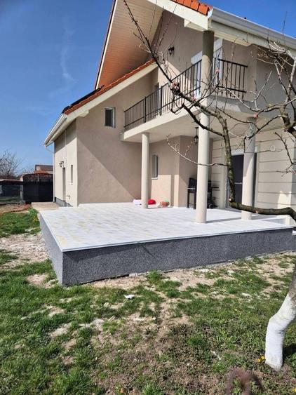 Casă individuală cu 5 camere decomandat cu Canalizare în Dumbrăvița