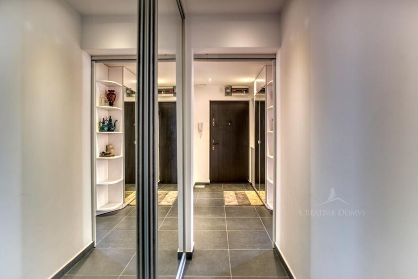 Apartament cu 4 camere semidecomandat, mobilat în Universitate