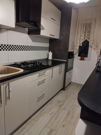 Apartament cu 3 camere semidecomandat în Florești